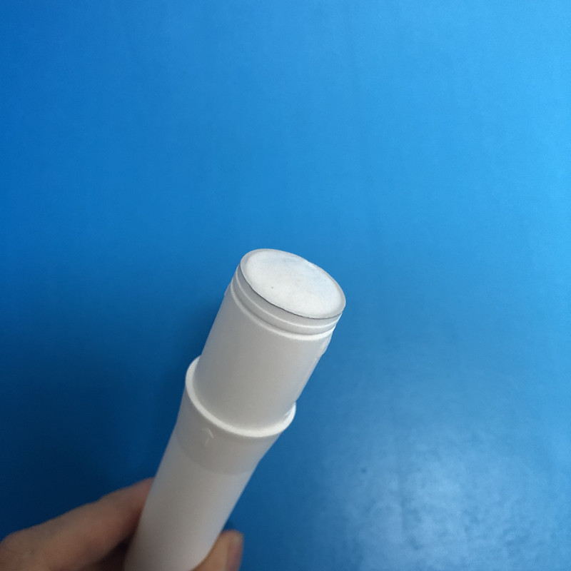 在此手柄中填充溶液并使用熱封機進行密封